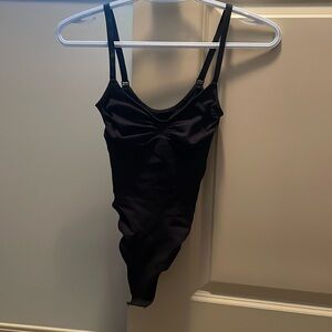 Skims Seamless Sculpt Thong Bodysuit - Medium in Onyx - worn once